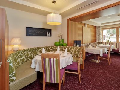 Speisesaal - © unbekannt, Hotel Schöpf, C Copyright - alle Rechte vorbehalten