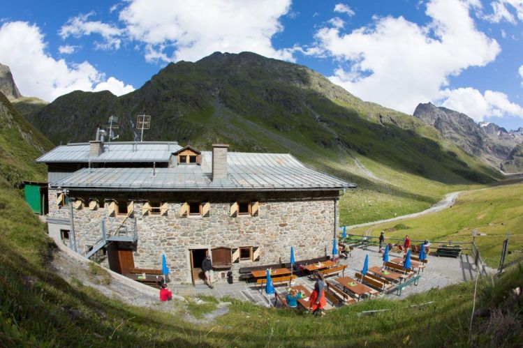 Hütte im Sommer - © unbekannt, Amberger Hütte, C Copyright - alle Rechte vorbehalten