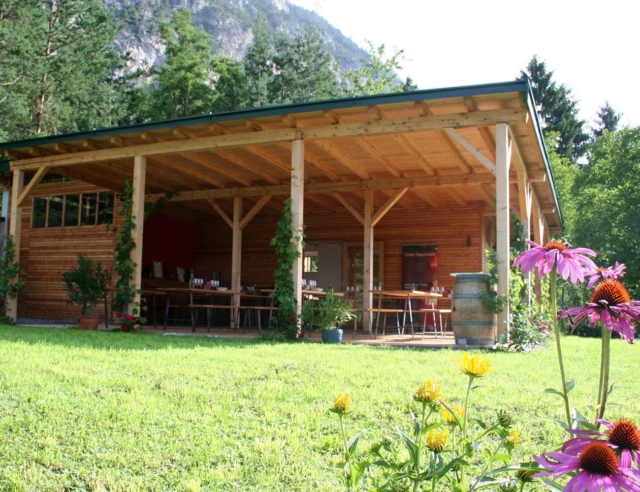 Weinbau Zoller_Saumwald_Verkostungshaus.jpg