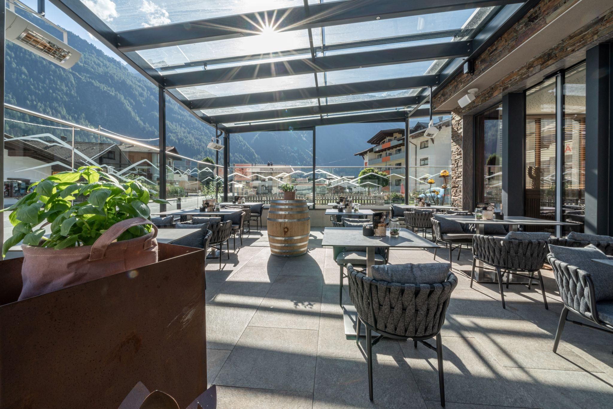 Terrasse. - © unbekannt, Genusslokal - Hotel Alpenblick, C Copyright - alle Rechte vorbehalten