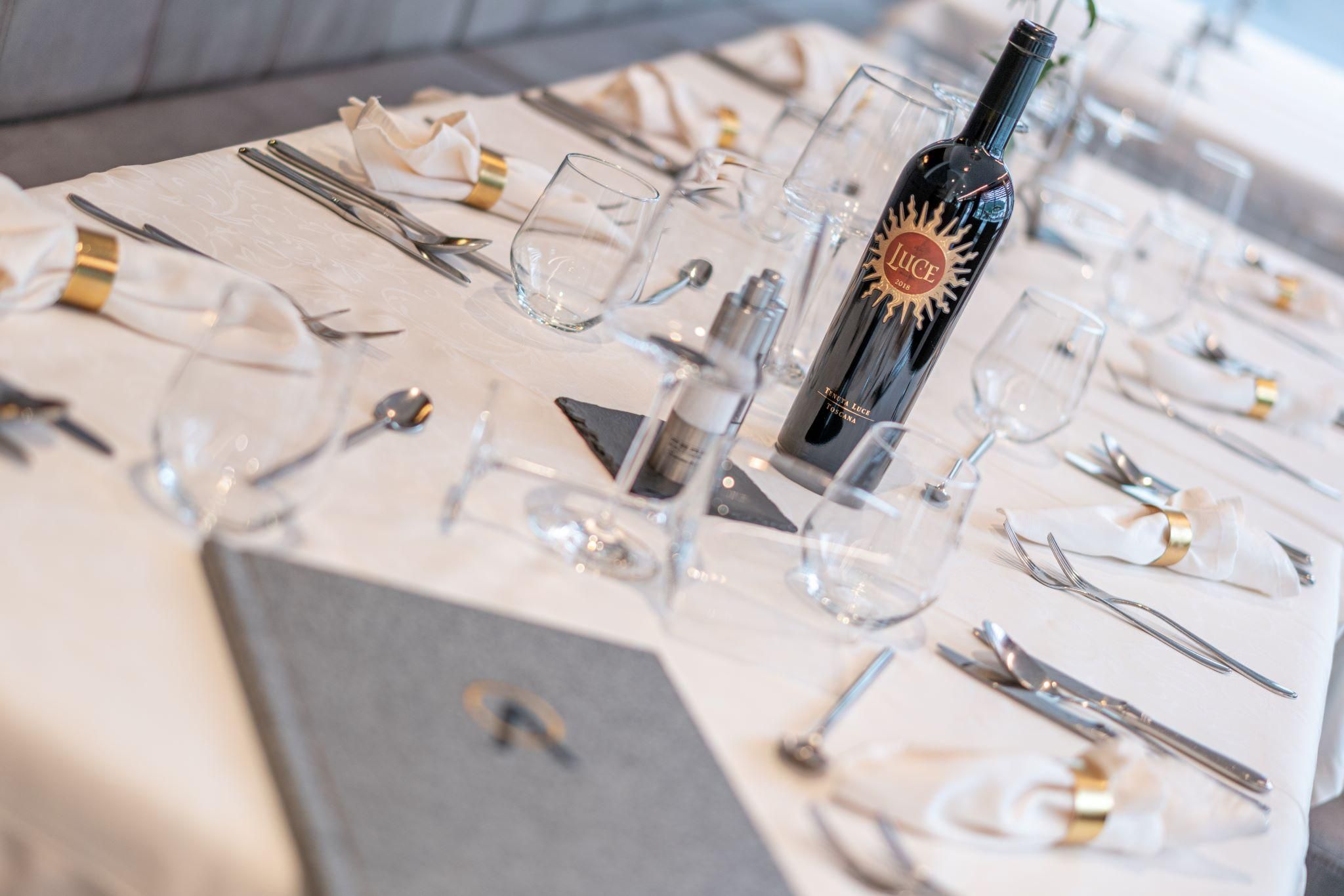 Tischkultur - © unbekannt, Genusslokal - Hotel Alpenblick, C Copyright - alle Rechte vorbehalten