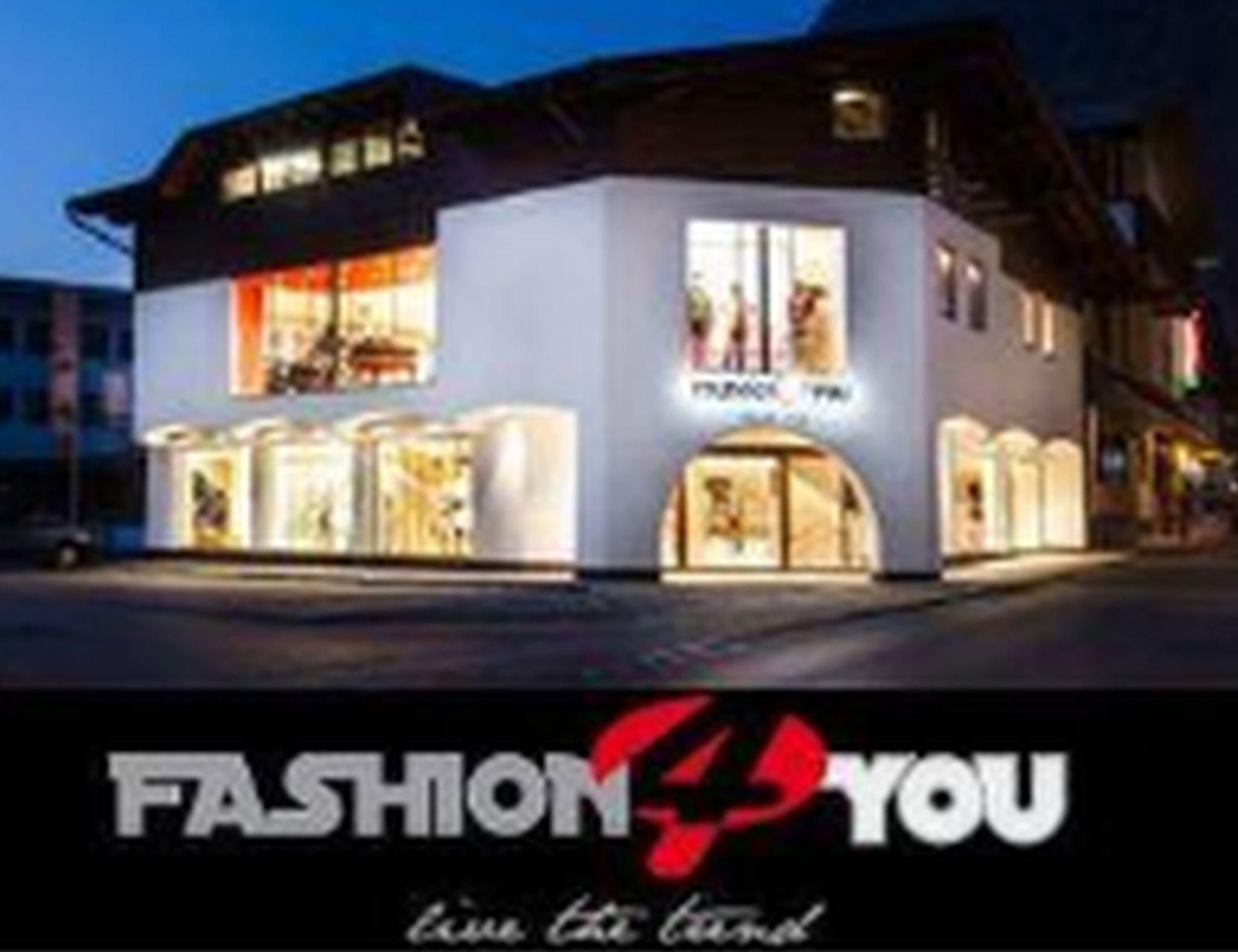 Aussenansicht bei Nacht - © unbekannt, Fashion4You, C Copyright - alle Rechte vorbehalten