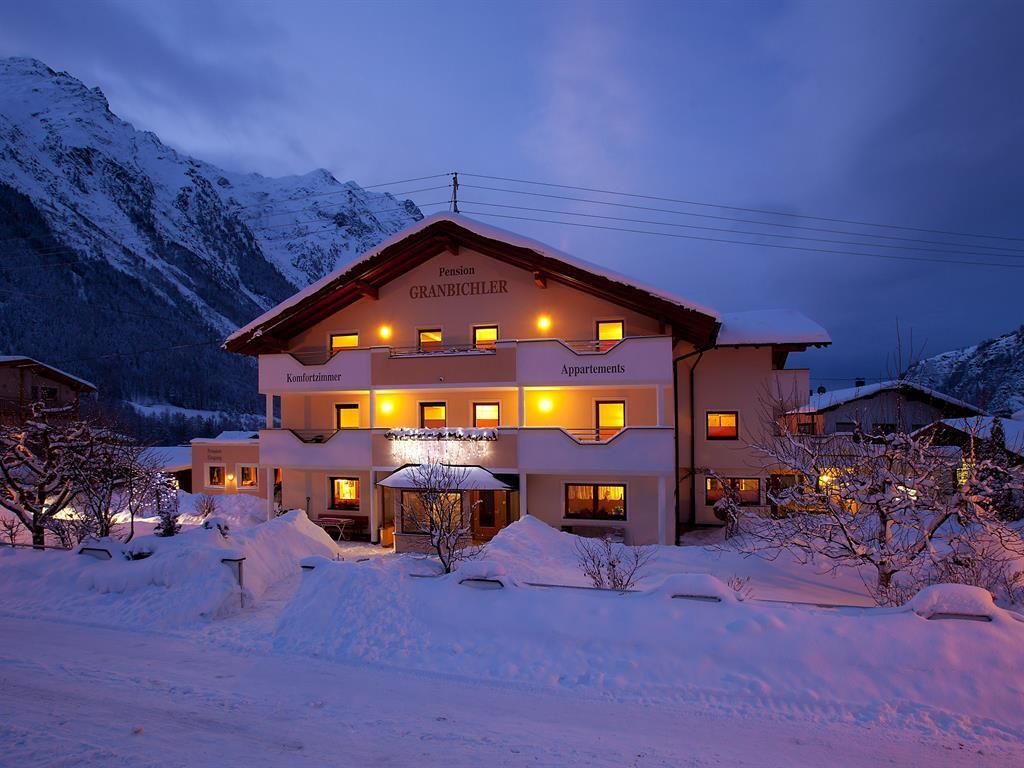 Aussenansicht Winter - &copy; unbekannt, Pension Granbichler, C Copyright - alle Rechte vorbehalten