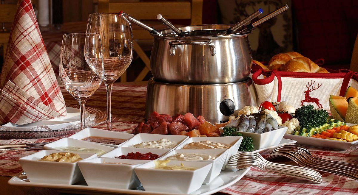 Fondue_ - &copy; www.hotelenzian.at