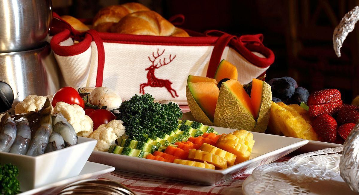 Fondue - &copy; www.hotelenzian.at