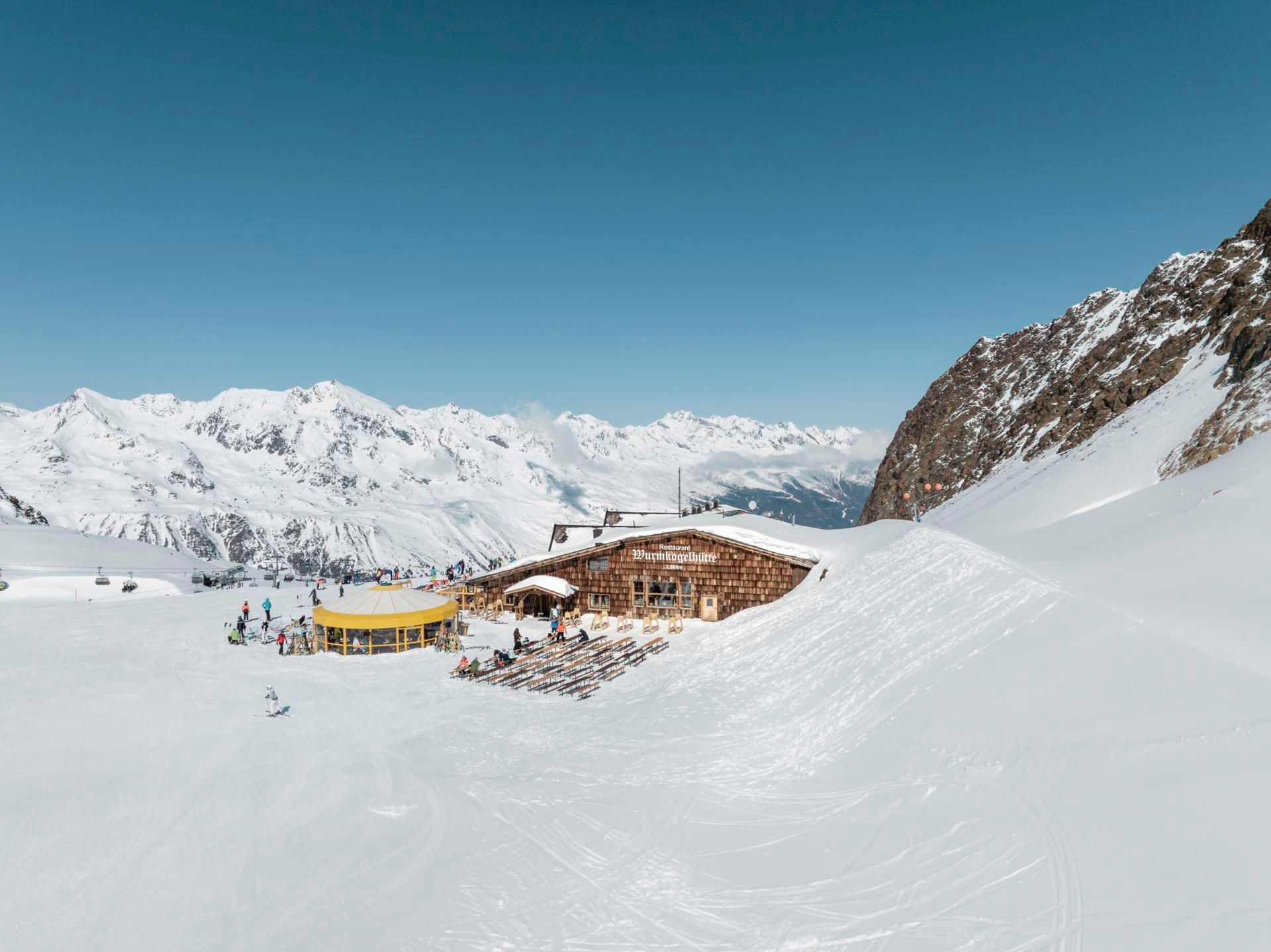 Schirmbar und Hütte