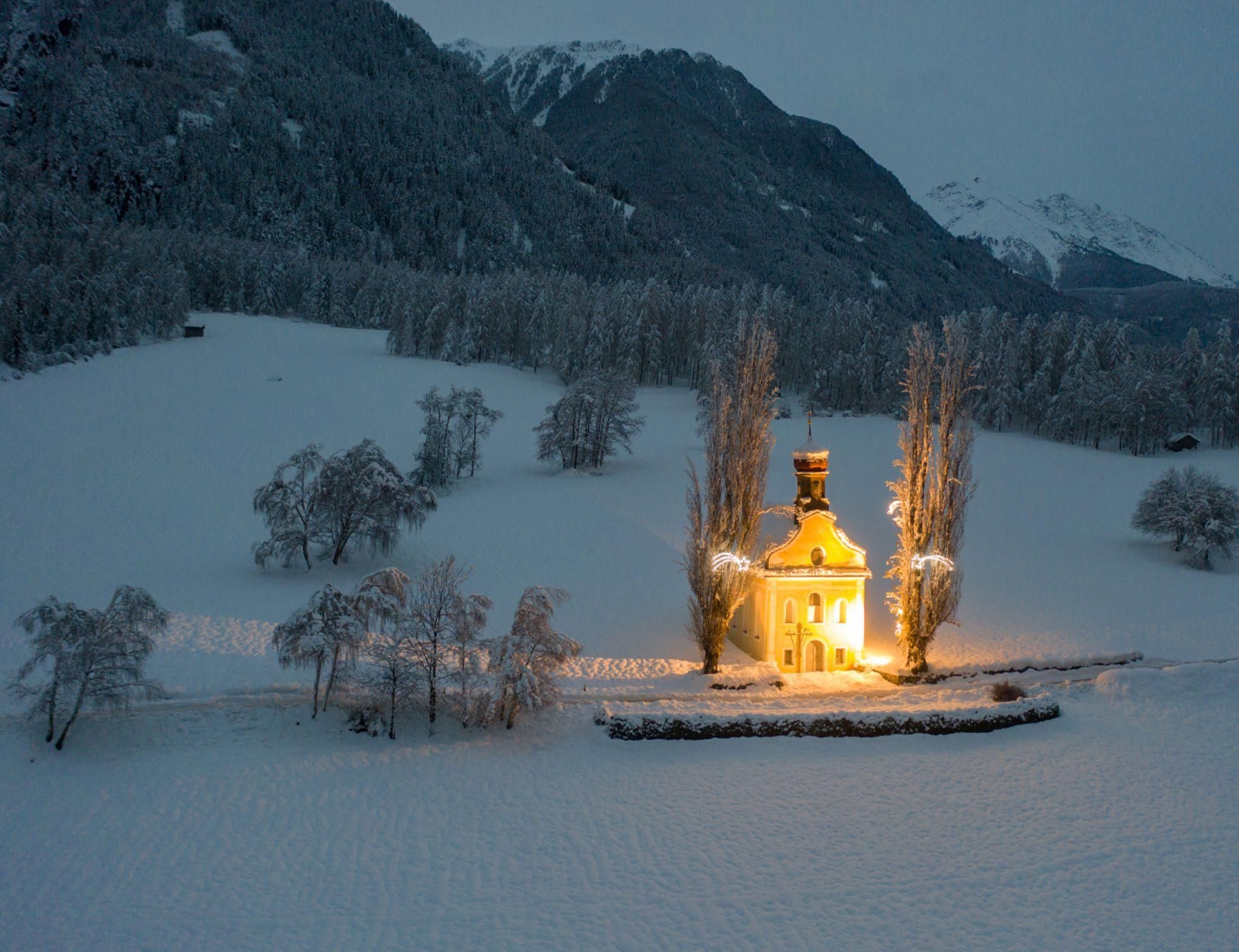 Maria Schnee Winter Abend