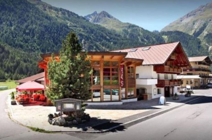 Aussenansicht - © unbekannt, Peppas Pub, C Copyright - alle Rechte vorbehalten Aussenansicht - © unbekannt, Peppas Pub, C Copyright - alle Rechte vorbehalten