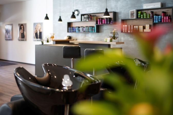 Salon - © unbekannt, CUT by Nadine Perchtold, C Copyright - alle Rechte vorbehalten Salon - © unbekannt, CUT by Nadine Perchtold, C Copyright - alle Rechte vorbehalten