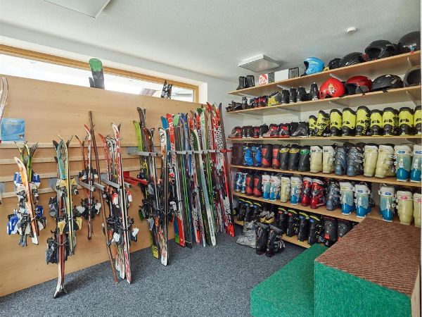 Große Auswahl - © unbekannt, Sportverleih Hotel Schöpf, C Copyright - alle Rechte vorbehalten Große Auswahl - © unbekannt, Sportverleih Hotel Schöpf, C Copyright - alle Rechte vorbehalten