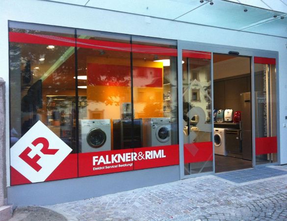 Geschäft Aussenbereich - © unbekannt, Elektro Falkner und Riml, C Copyright - alle Rechte vorbehalten Geschäft Aussenbereich - © unbekannt, Elektro Falkner und Riml, C Copyright - alle Rechte vorbehalten