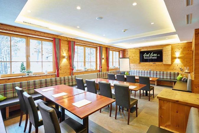 Seminarrraum 1 Feel Free - © Feel Free Resort Ötztal Seminarrraum 1 Feel Free - © Feel Free Resort Ötztal