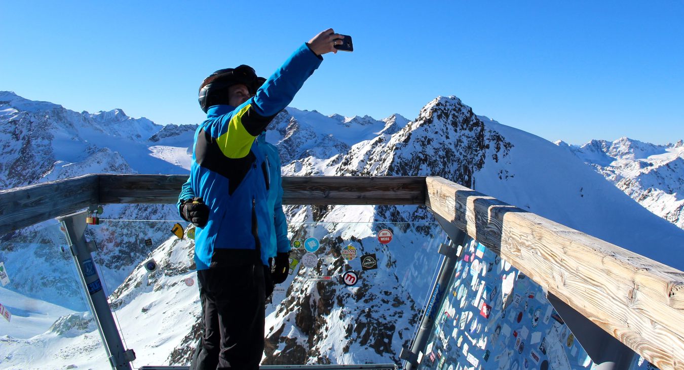 Selfie in 60 Metern Höhe über dem Gletscher – die BIG 3 Aussichtsplattform am Tiefenbachgletscher.