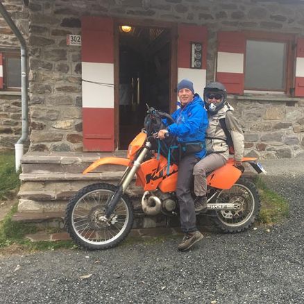 2 Personen auf einer Motorcross