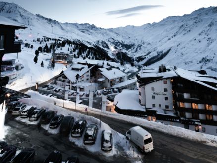 Ski holiday with dog