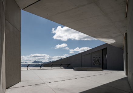 The Plaza 007 Elements