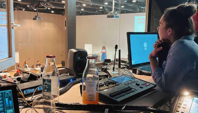 directing Gurgl Carat