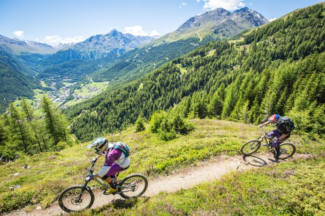 Sölden Ortsbild Sommer biken