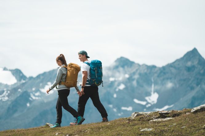 Wandern Paar Rucksack Sölden Berge Sommer
