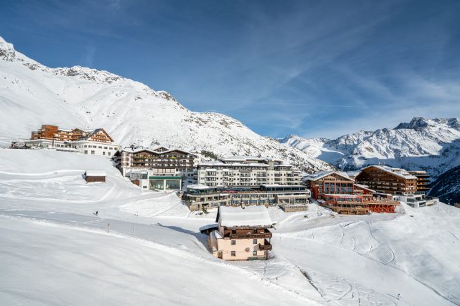 Hochsölden Ortsaufnahme Winter Skipiste